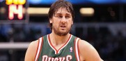 Andrew_Bogut_Bucks_2011_4