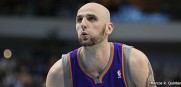 Marcin_Gortat_Suns_2012_DAL_1